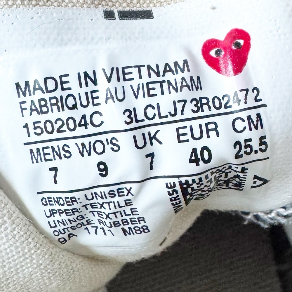 Converse x Comme des Garçons PLAY Chuck 70 - Picture 14 of 15